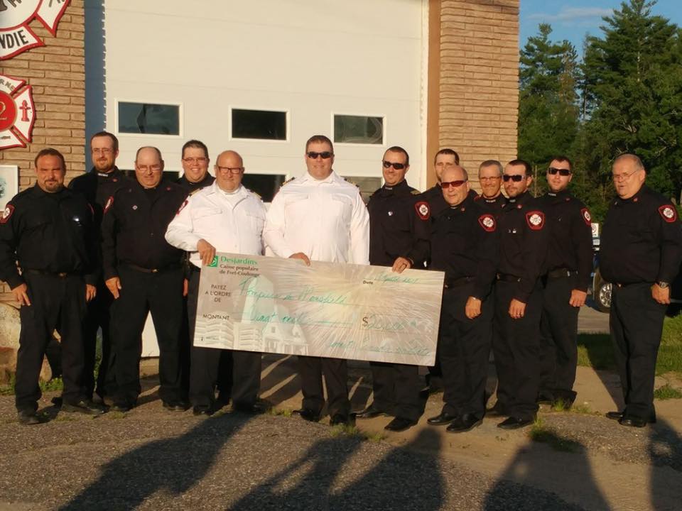 cheque-20_000-pompiers_mansfielf-juillet2017.jpg