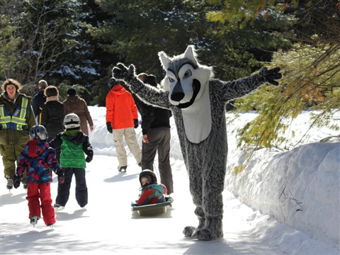 patinage_en_foret_-_lac_des_loups_avec_mascotte-2.jpg